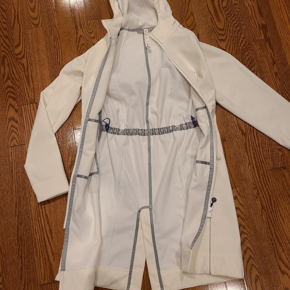 Lululemon size 6 long coat - Picture 2 of 6
